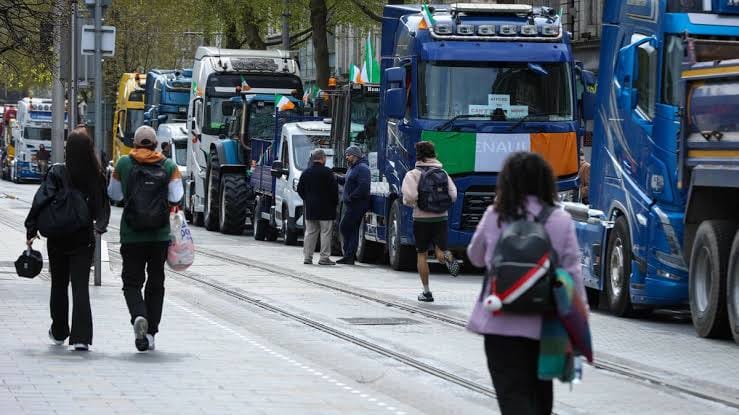 Rząd ucina akcyzę, Garda zaostrza działania. Protesty paliwowe weszły w nową fazę