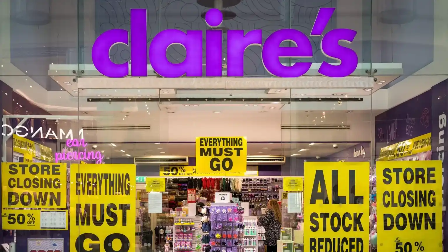 Kolejna sieć znika z centrów handlowych. Claire’s zamyka sklepy w Irlandii i Wielkiej Brytanii